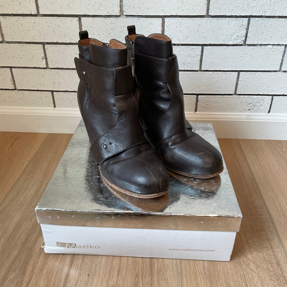 Matiko Dark Brown Leather Wedge Ankle Boots Studded Strappy Booties Size‎ 10